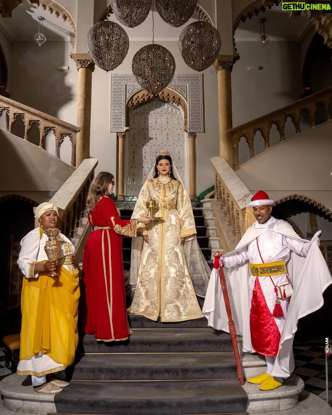 Salma Rachid - 86.8K Likes - الاصالة و النخوة المغربية 🇲🇦❤️
شكرا للزيانة @daralarous على هاد الابداع الجميل من لباس و تفاصيل تراثية جميلة 🫶🏻❤️
تصوير المبدع وطاقم عمله المميز: @hichamphotographee ❤️
شكرا لطاقم عمل فندق على حسن الضيافة : @latourhassanpalace ❤️