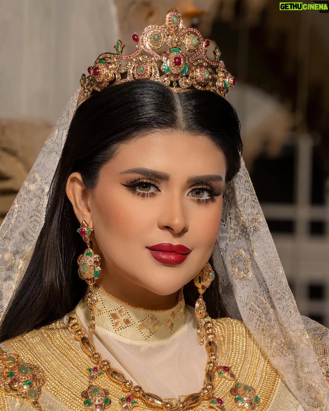 Salma Rachid - 86.8K Likes - الاصالة و النخوة المغربية 🇲🇦❤️
شكرا للزيانة @daralarous على هاد الابداع الجميل من لباس و تفاصيل تراثية جميلة 🫶🏻❤️
تصوير المبدع وطاقم عمله المميز: @hichamphotographee ❤️
شكرا لطاقم عمل فندق على حسن الضيافة : @latourhassanpalace ❤️