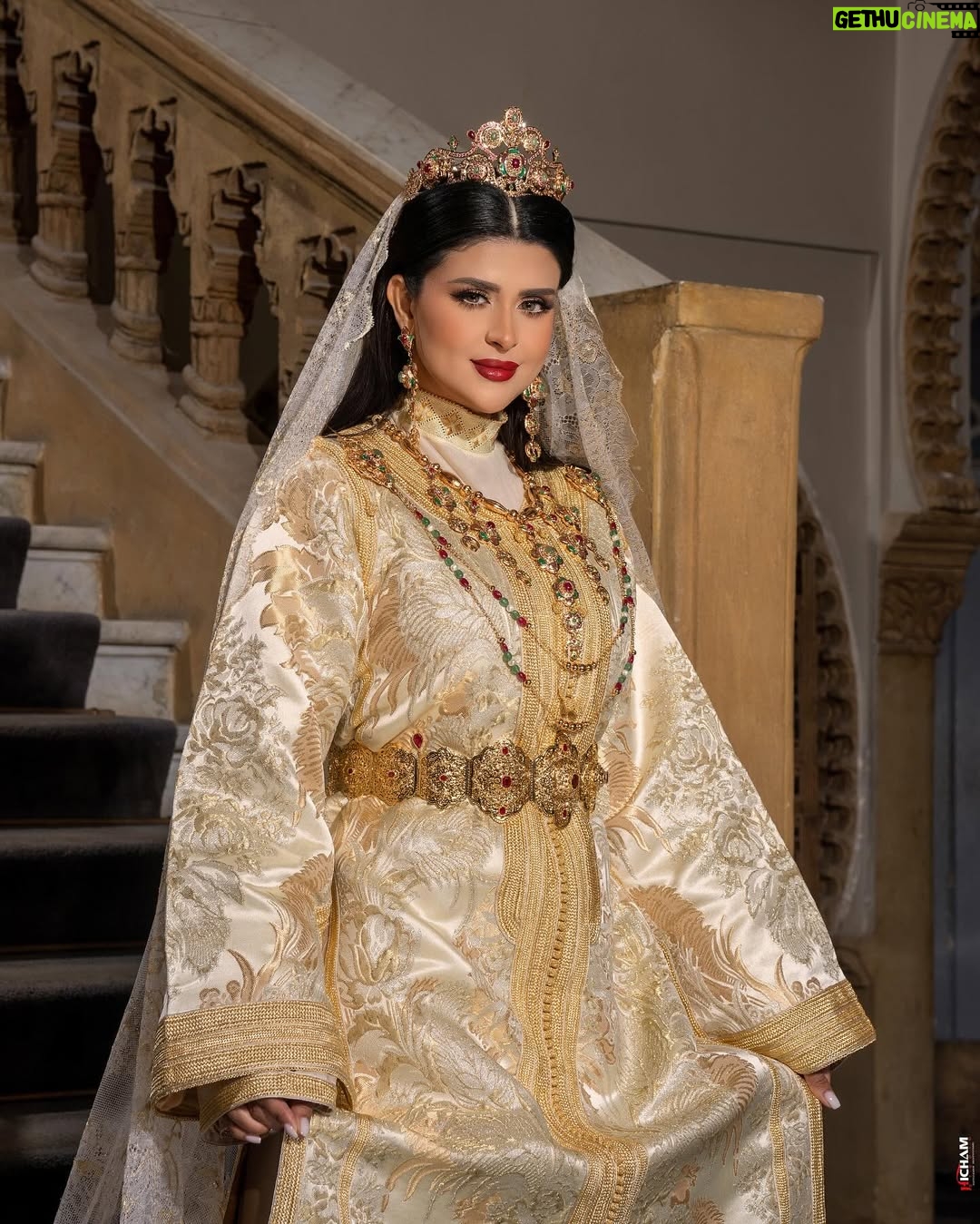 Salma Rachid - 86.8K Likes - الاصالة و النخوة المغربية 🇲🇦❤️
شكرا للزيانة @daralarous على هاد الابداع الجميل من لباس و تفاصيل تراثية جميلة 🫶🏻❤️
تصوير المبدع وطاقم عمله المميز: @hichamphotographee ❤️
شكرا لطاقم عمل فندق على حسن الضيافة : @latourhassanpalace ❤️