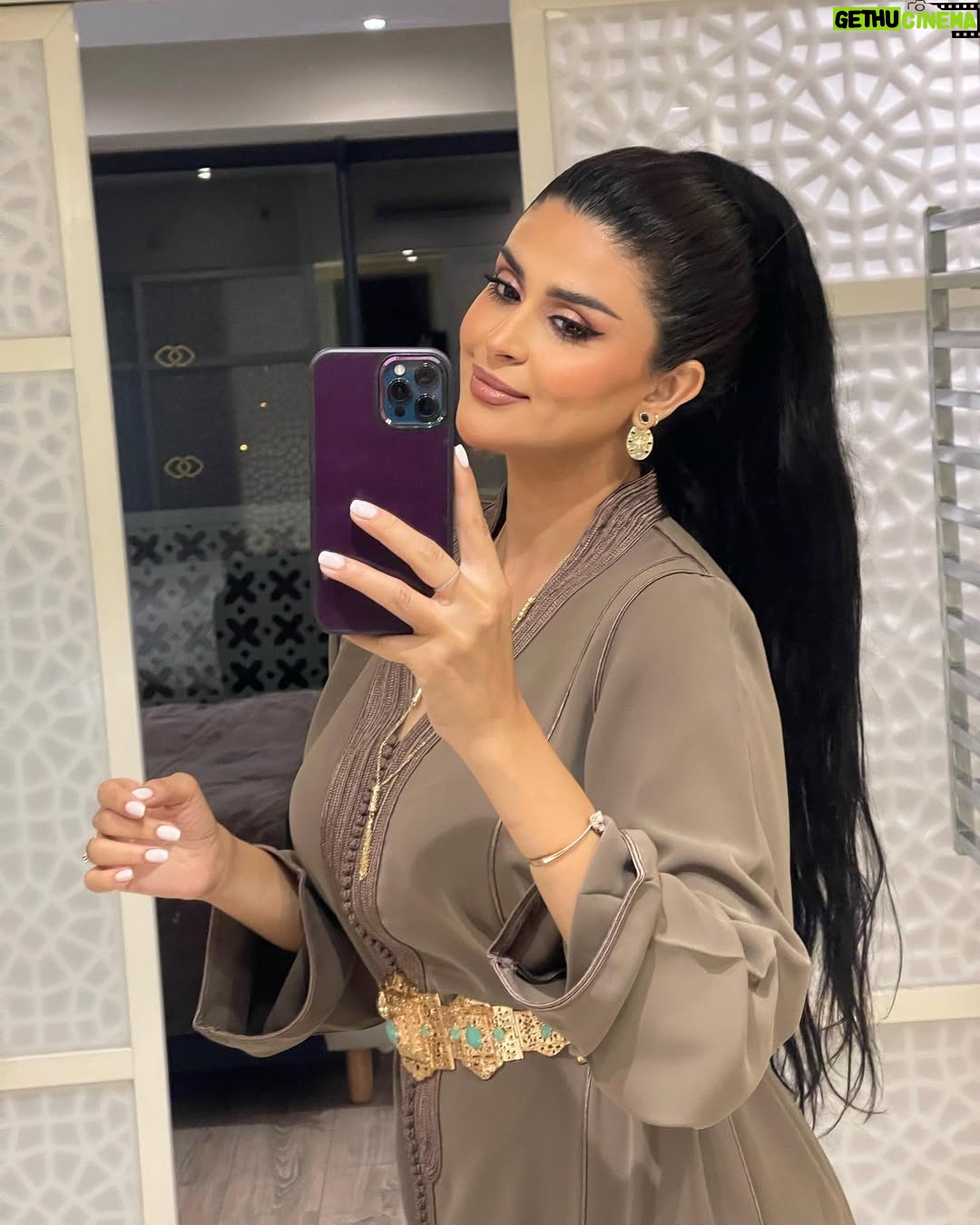 Salma Rachid - 89.6K Likes - وتهجزنا لحفلة اليوم 🤎😍 كيجيتكم ؟؟ هانا درت دكشي اللي قلتو مهم راني جمعت شعري😂
جمهور الربااااط نشوفكم من دابا شوية على خشبة مسرح مهرجان
Rab’Africa Summer Festival
قفطامي تصميم : @kimono_shop_byza 🤎