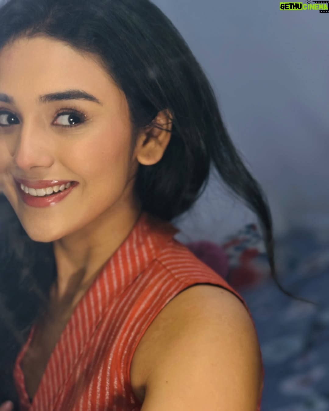 Saloni Sandhu - 26.8K Likes - ✨🤍
.
.
.
#yrkkh #bts #charubansal