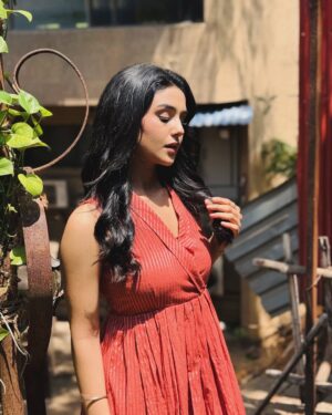 Saloni Sandhu Instagram - ✨🤍
.
.
.
#yrkkh #bts #charubansal