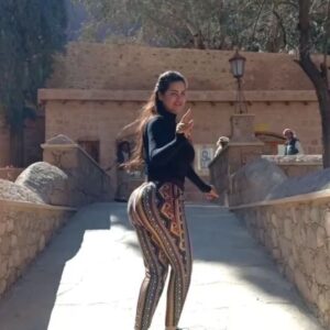 Sama El-Masry Instagram - الفيديو كامل لدير سانت كاترين الجميل اوي من بره ومن جوه وحفاوه الاستقبال لكل زواره الكرام موجود علي قناتي علي اليوتيوب والرابط بتاعها هنا في البايو وفي الاستوري...اشتركوا في القناه وفعلوا زر الجرس وانتظروا فيديو جديد..قال عيد حب قال..عيد حب دا بتاع العيال التوتو اما احنا باه بتوع حله محشي قعرها محروق ع الاخر 😂😂😂😂