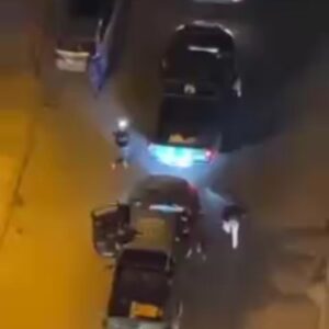 Sama El-Masry Instagram - الشرطه المصريه مشغله اغاني وطنيه وبتفرفش الناس تحت البيوت في وقت الحظر..الله ..عليا النعمه مش مصدق وداني بالمبي...شرطتنا احلوت اوي اوي ياجودعااان...والنبي مفيش بوكس ذي دا يجيئ تحت بيتي ؟؟والله هاغني وارقص في البلكونه بس مش هانزل الشارع..والنبي ياحكومه بوكس واحد واغنيه ياحبيبتي يامصر والنبي😭😭😭😭😭😭