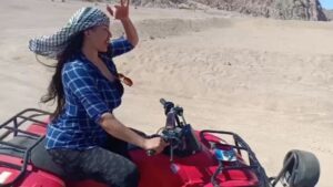 Sama El-Masry Instagram - تقولش بازغرد في حنه ام شيماء؟؟ انا مجنونه رسمي حد يطلبلي العباسيه باه بس اقسم بالله شرم دي جنه وهيفوتكوا كتير لو ماروحتوش
الفيديو كامل علي قناتي علي اليوتيوب والرابط بتاعها هنا في الرابط وفي الاستوري
اعملوا subscripe وفعلوا زر الجرس...
وبالليل اشوفكم لايف علي لوبس لايف الساعه ٩ بالليل ورابط البرنامج في الاستوري حملوه واعملوا لي متابعه علي رقم الID بتاعي وهو 1202063
هجووووم....لووووولي