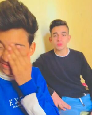Sama El-Masry Instagram - بيشحن بكروت فكه عشان يتفرج عليا...انا هادخل النار بطياره اقسم بالله بسبب الشباب الحلو دا😂😂😂