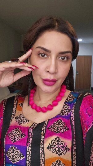 Saman Ansari Instagram - #filmfestival 
As a Pakistani American actor, what better reason to celebrate with color than at the #preparty of the #rungfilmfest2025!

🌹🌷🎬🪞