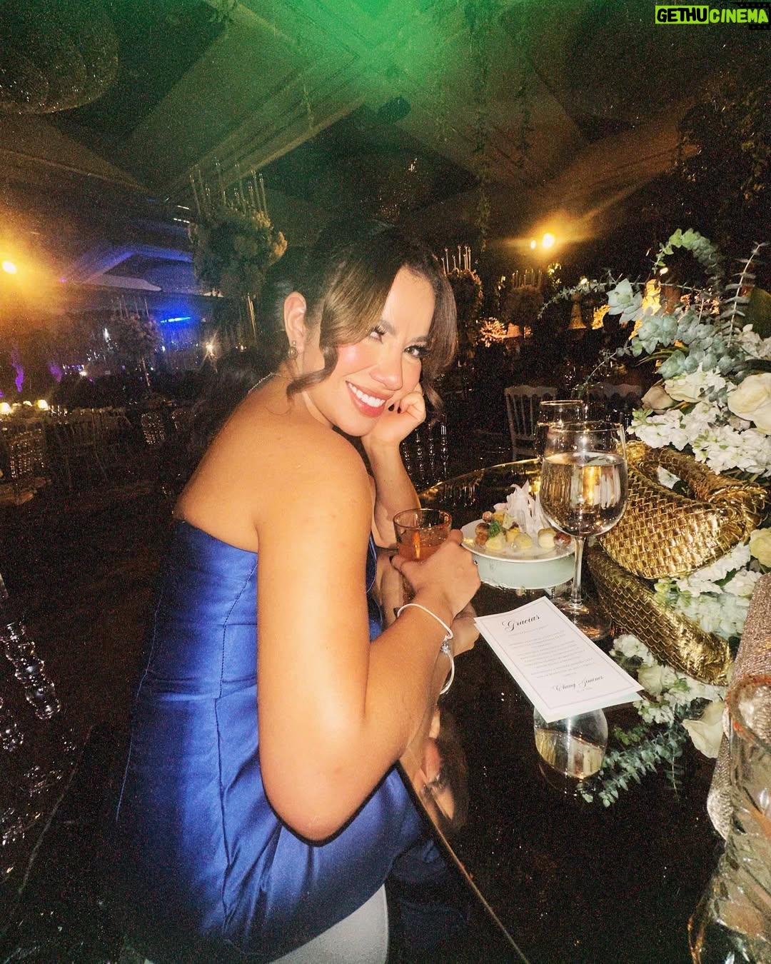 Samantha Grey - 22.7K Likes - ¡Mi carrete en La boda del año!
Ft. @karlafitoficial que solo la veo en bodas 🤔
@krysthelchuchuca siendo Krysthel y aprovechándose de @hectoralvarado__ 😅
Y especial shout out para los novios de corazón más noble del mundo! Que Dios los bendiga eternamente @connie_maily & @leonardochang_ 🤍