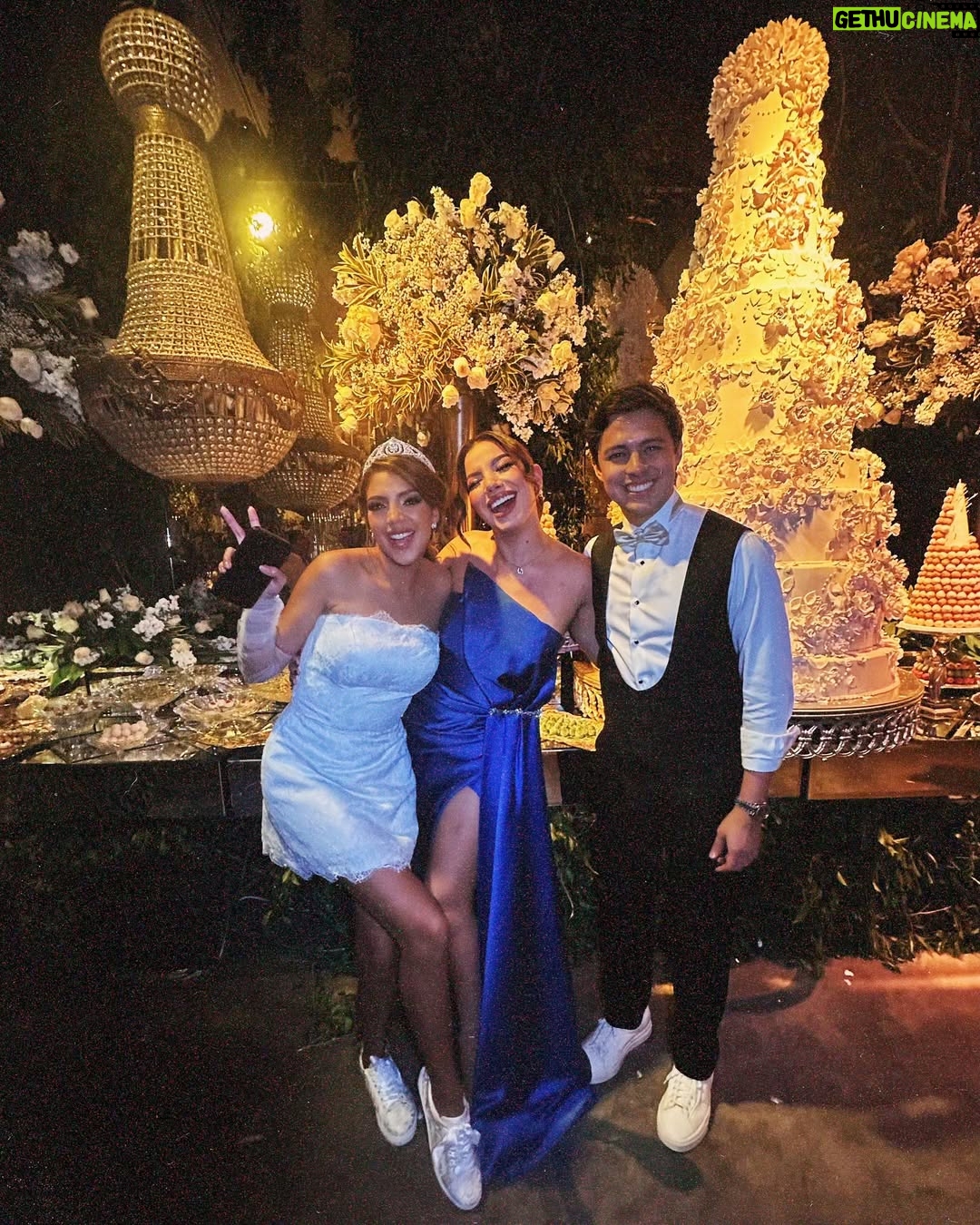 Samantha Grey - 22.7K Likes - ¡Mi carrete en La boda del año!
Ft. @karlafitoficial que solo la veo en bodas 🤔
@krysthelchuchuca siendo Krysthel y aprovechándose de @hectoralvarado__ 😅
Y especial shout out para los novios de corazón más noble del mundo! Que Dios los bendiga eternamente @connie_maily & @leonardochang_ 🤍