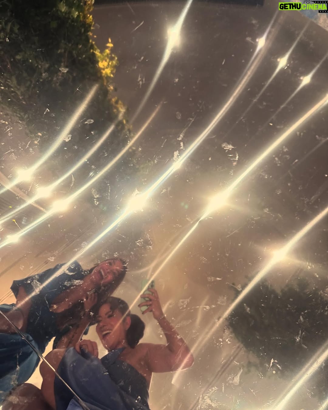 Samantha Grey - 22.7K Likes - ¡Mi carrete en La boda del año!
Ft. @karlafitoficial que solo la veo en bodas 🤔
@krysthelchuchuca siendo Krysthel y aprovechándose de @hectoralvarado__ 😅
Y especial shout out para los novios de corazón más noble del mundo! Que Dios los bendiga eternamente @connie_maily & @leonardochang_ 🤍