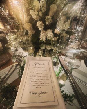 Samantha Grey Instagram - ¡Mi carrete en La boda del año! 

Ft. @karlafitoficial que solo la veo en bodas 🤔

@krysthelchuchuca siendo Krysthel y aprovechándose de @hectoralvarado__ 😅

Y especial shout out para los novios de corazón más noble del mundo! Que Dios los bendiga eternamente @connie_maily & @leonardochang_ 🤍