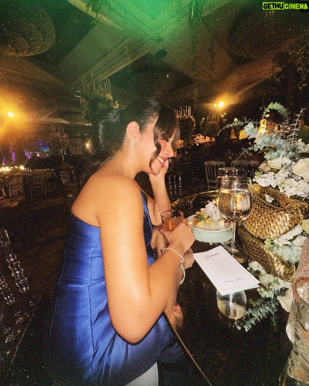 Samantha Grey - 22.7K Likes - ¡Mi carrete en La boda del año!
Ft. @karlafitoficial que solo la veo en bodas 🤔
@krysthelchuchuca siendo Krysthel y aprovechándose de @hectoralvarado__ 😅
Y especial shout out para los novios de corazón más noble del mundo! Que Dios los bendiga eternamente @connie_maily & @leonardochang_ 🤍