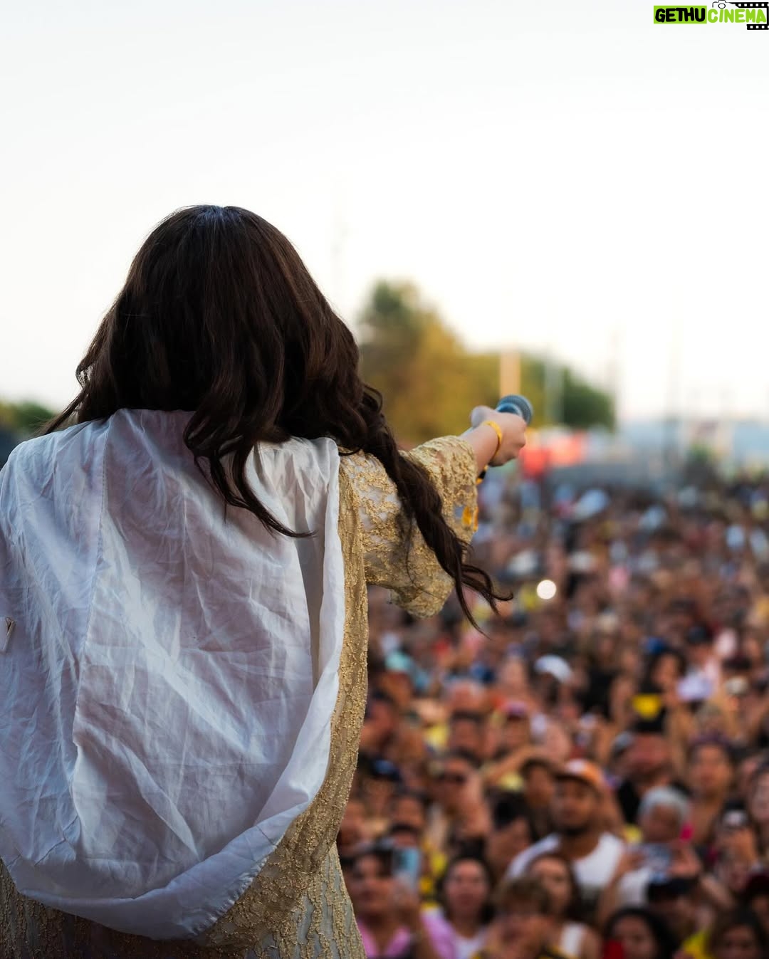 Samantha Grey - 38.7K Likes - Creo que recién puedo respirar de tanto amor que recibí!
Y todavía no tengo palabras, Solo puedo decir GRACIAS 🇪🇨🙏
Hace años no me subía a un escenario a cantar las canciones de mi mami, fue un torbellino de emociones pero gracias a todo su cariño fue un momento precioso que lo llevaré por siempre en mi corazón 🤍✨
📍Barcelona-España, 4/08/24
@fiestanacionalecuador.2024
📸 Ph. @apl_carlos