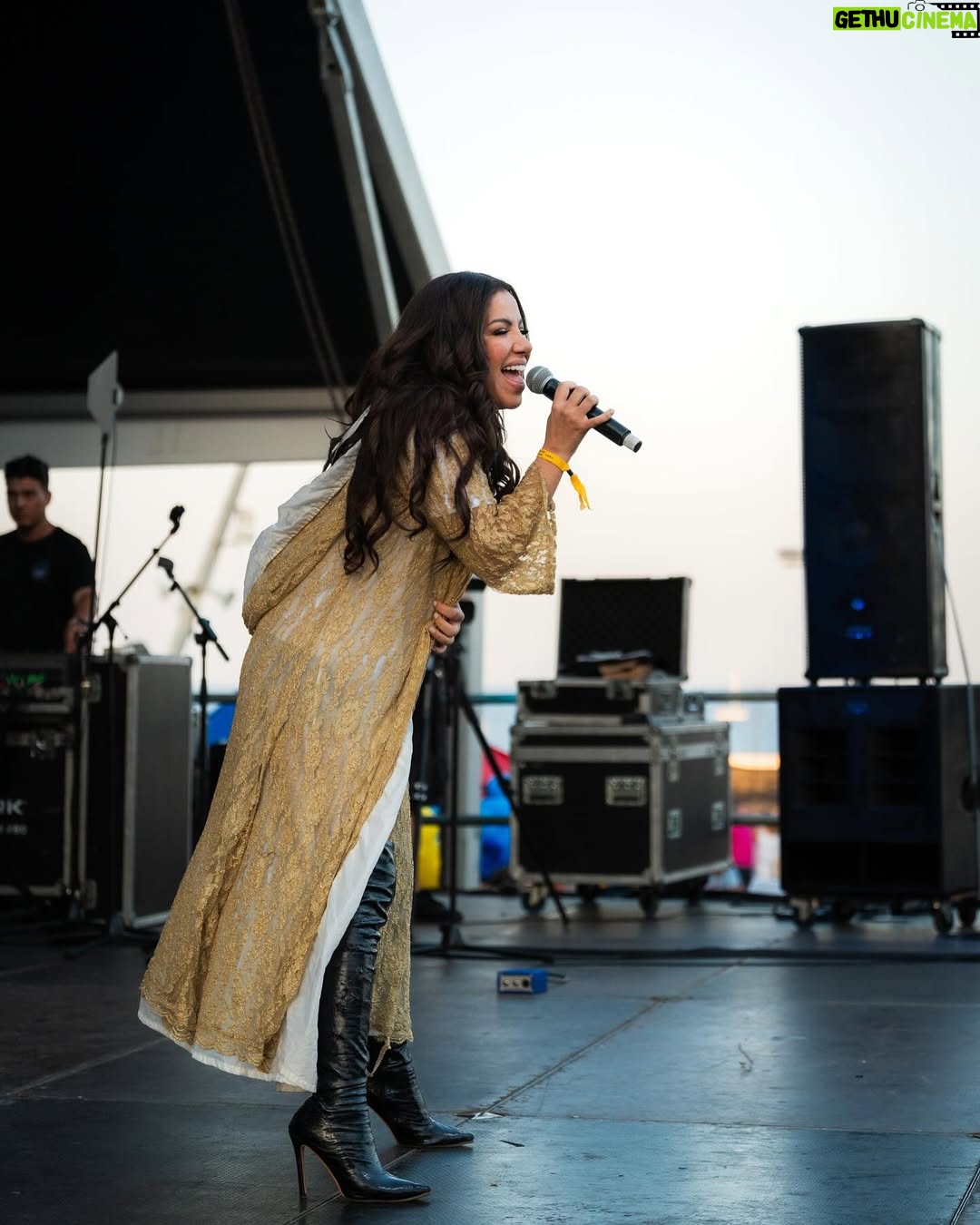 Samantha Grey - 38.7K Likes - Creo que recién puedo respirar de tanto amor que recibí!
Y todavía no tengo palabras, Solo puedo decir GRACIAS 🇪🇨🙏
Hace años no me subía a un escenario a cantar las canciones de mi mami, fue un torbellino de emociones pero gracias a todo su cariño fue un momento precioso que lo llevaré por siempre en mi corazón 🤍✨
📍Barcelona-España, 4/08/24
@fiestanacionalecuador.2024
📸 Ph. @apl_carlos
