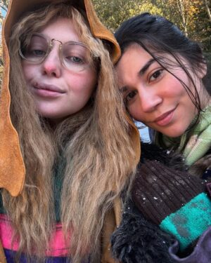 Samantha Hanratty Instagram - FINAL EPISODE OF SEASON 3 is out! I still haven’t watched it all the way through because I’m in denial about some things that happen and need to be emotionally prepared 🫀😭 I hope you all have loved this wild season! Cheers to a season 4 hopefully 🤞 #yellowjackets