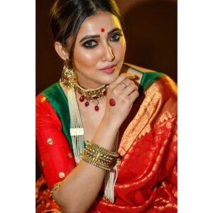 Sampurna Lahiri Instagram - এসো, এসো, এসো হে বৈশাখ।
বৎসরের আবর্জনা দূর হয়ে যাক॥
মুছে যাক গ্লানি, ঘুচে যাক জরা,
অগ্নিস্নানে শুচি হোক ধরা।
- কবিগুরু রবীন্দ্রনাথ ঠাকুর 

শুভ নববর্ষ ❤️
.
@somnath_roy_photography @sandip3432 @sahababusona

#newyear #bengali #culture #tradition #festival #celebration #love #happiness