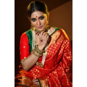 Sampurna Lahiri Instagram - এসো, এসো, এসো হে বৈশাখ।
বৎসরের আবর্জনা দূর হয়ে যাক॥
মুছে যাক গ্লানি, ঘুচে যাক জরা,
অগ্নিস্নানে শুচি হোক ধরা।
- কবিগুরু রবীন্দ্রনাথ ঠাকুর 

শুভ নববর্ষ ❤️
.
@somnath_roy_photography @sandip3432 @sahababusona

#newyear #bengali #culture #tradition #festival #celebration #love #happiness