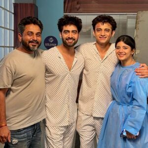 Samridhi Shukla Instagram - Bruised battered and emotional, full feels for our very last scene with these two beautiful souls ❤️
Romit, pretty contrary to the prank I pulled on you.. you really stayed the same guy from day one till the last, you kept your positivity, smile and good work. It’s absolutely a delight watching you act, you are so natural THU THU THU 🧿 wishing bigger opportunities for you ❤️😇 
Vibhuti ji, aap kya ho? So sensitive so sensible so warm, such less time but we came so close, the way you consoled me a few times, i still get misty eyed thinking about it, aap bohot bohot pure aur pyaare ho ❤️🥺 
Grateful to have shared the screen with both of you seniors ❤️