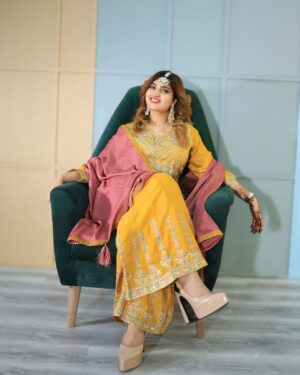 Sana Raees Khan Instagram - Desi vibes!

.
.
.
#sanaraeeskhan #srklegal #ladysrk #festivals #happiness #happytimes #goodtimes #yellow #yellowsuit #indianwear #sana #traditional #traditionalwear #indianwear #outfit #desi #desigirl
.
.
Styled by @partho_ghoshal
Outfit @belavouss
Earrings @pastel_pearls_jewellery
Brand @brandedgupshup
HMU: @sunnyroyy_official 
Shot by: @the_pixeleyes