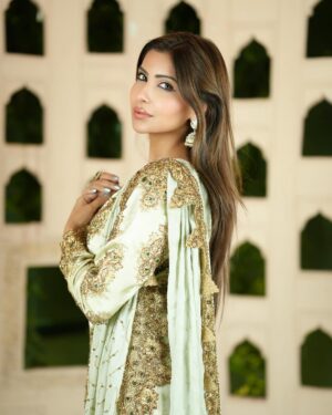 Sana Sultan Instagram - Eid mubarak aap sabko! Sending bohot saari duaein aur mohobbat🥰🫰🏻 
Super special Eid for Wajid ji & me🪬❤️
Special occassion so wearing this beautiful outfit from my fav @asbaabofficial ❤️