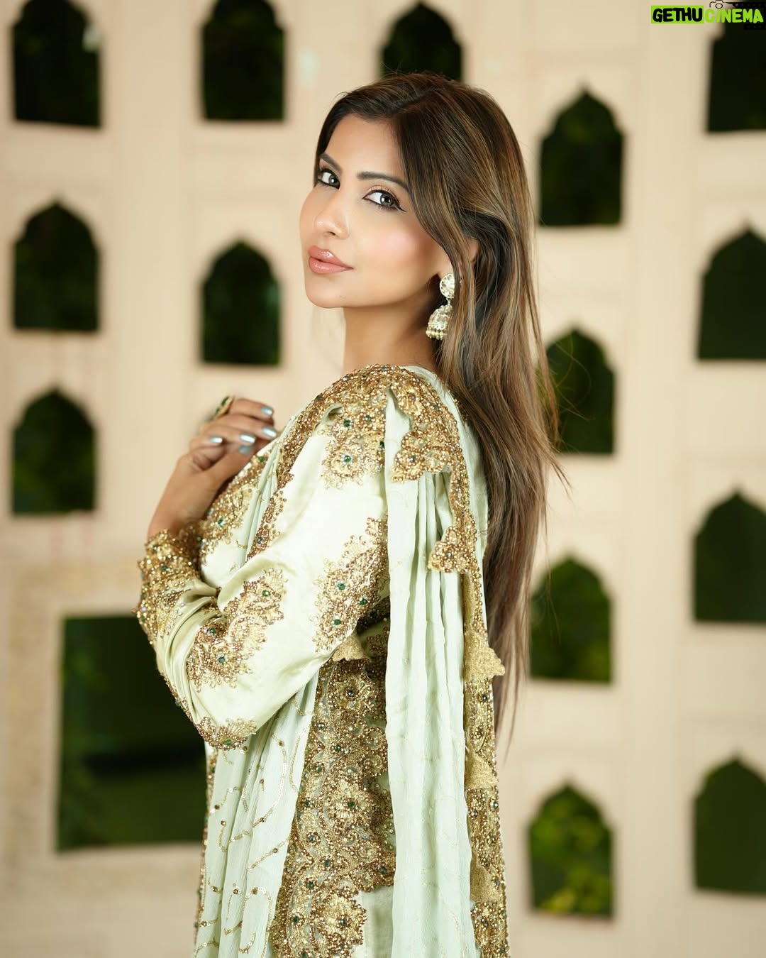 Sana Sultan - 602.3K Likes - Eid mubarak aap sabko! Sending bohot saari duaein aur mohobbat🥰🫰🏻
Super special Eid for Wajid ji & me🪬❤️
Special occassion so wearing this beautiful outfit from my fav @asbaabofficial ❤️