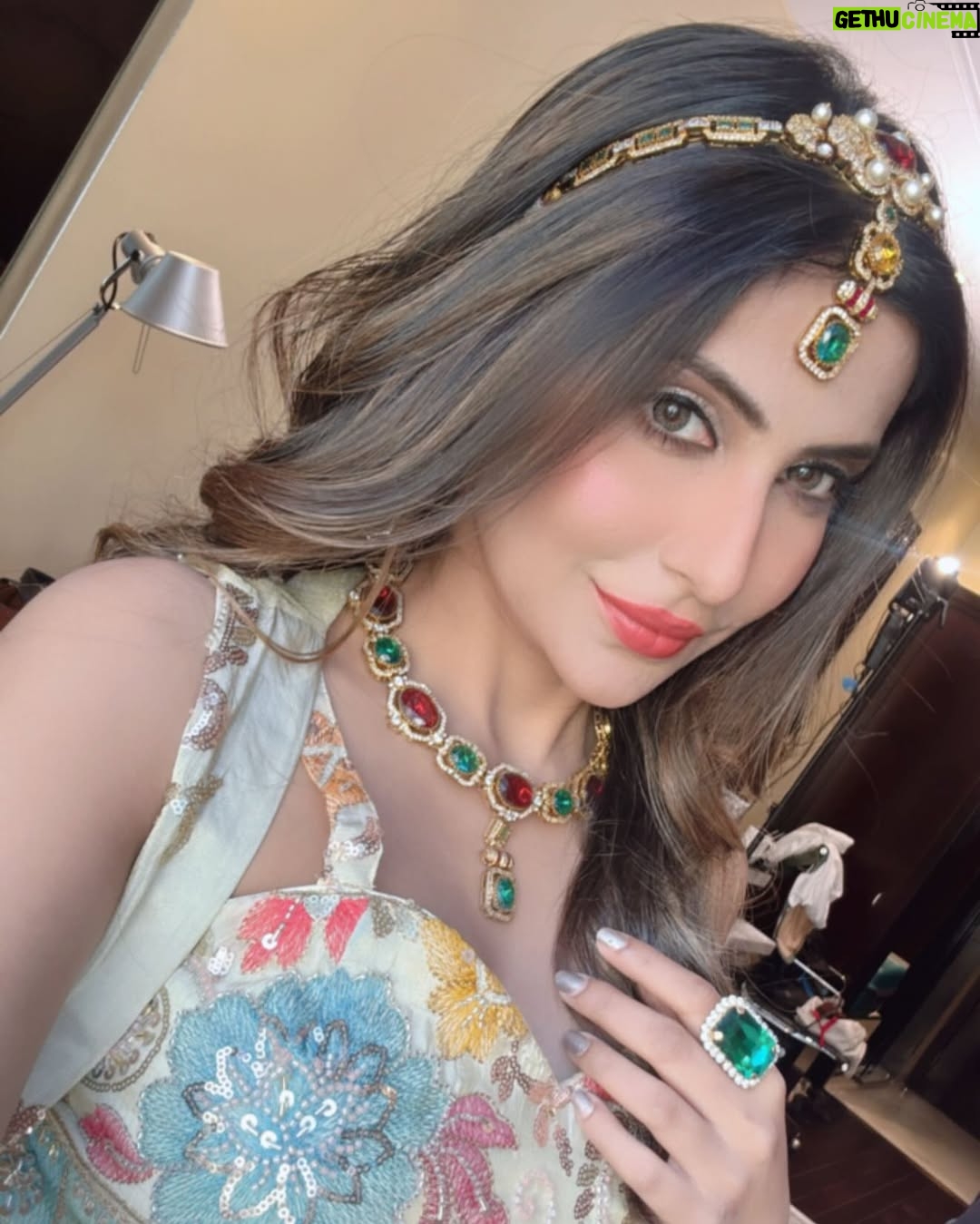 Sana Sultan - 281.9K Likes - Few Fav Selfie of your Aala Girl🥰🫰🏻🧚🏻♀️