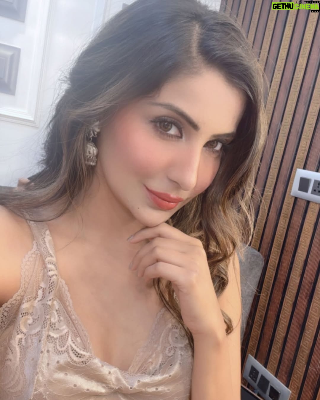 Sana Sultan - 281.9K Likes - Few Fav Selfie of your Aala Girl🥰🫰🏻🧚🏻♀️