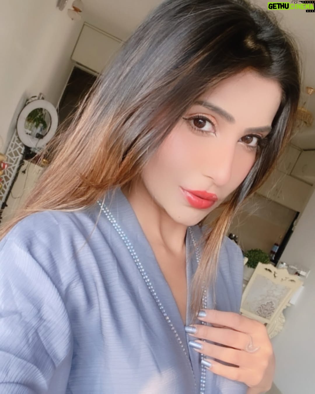 Sana Sultan - 281.9K Likes - Few Fav Selfie of your Aala Girl🥰🫰🏻🧚🏻♀️