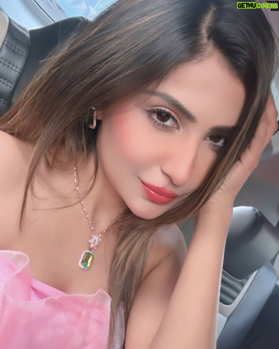 Sana Sultan - 281.9K Likes - Few Fav Selfie of your Aala Girl🥰🫰🏻🧚🏻♀️