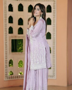 Sana Sultan Instagram - 🥰🫰🏻💓

Outfit: @asbaabofficial