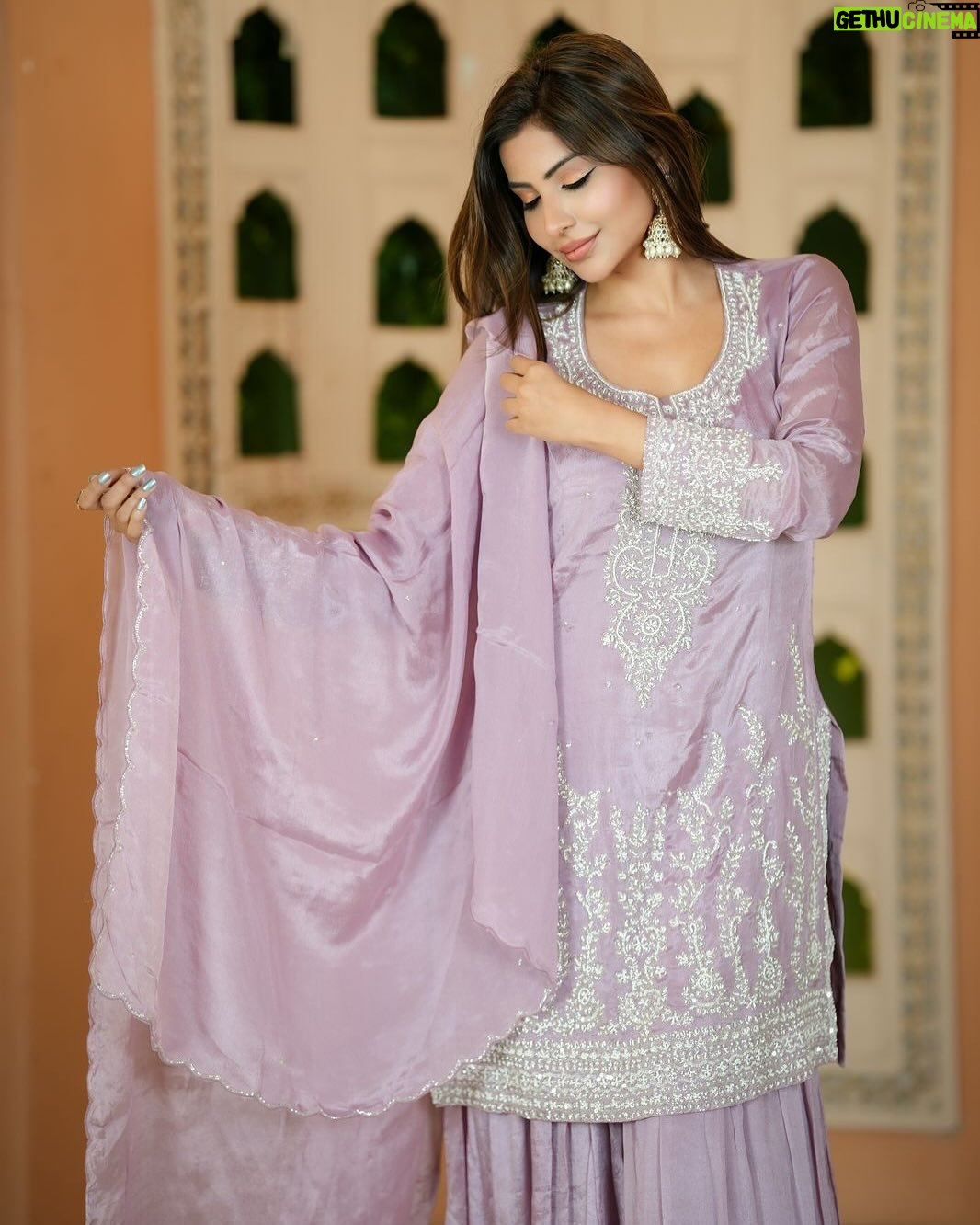 Sana Sultan - 289K Likes - 🥰🫰🏻💓
Outfit: @asbaabofficial