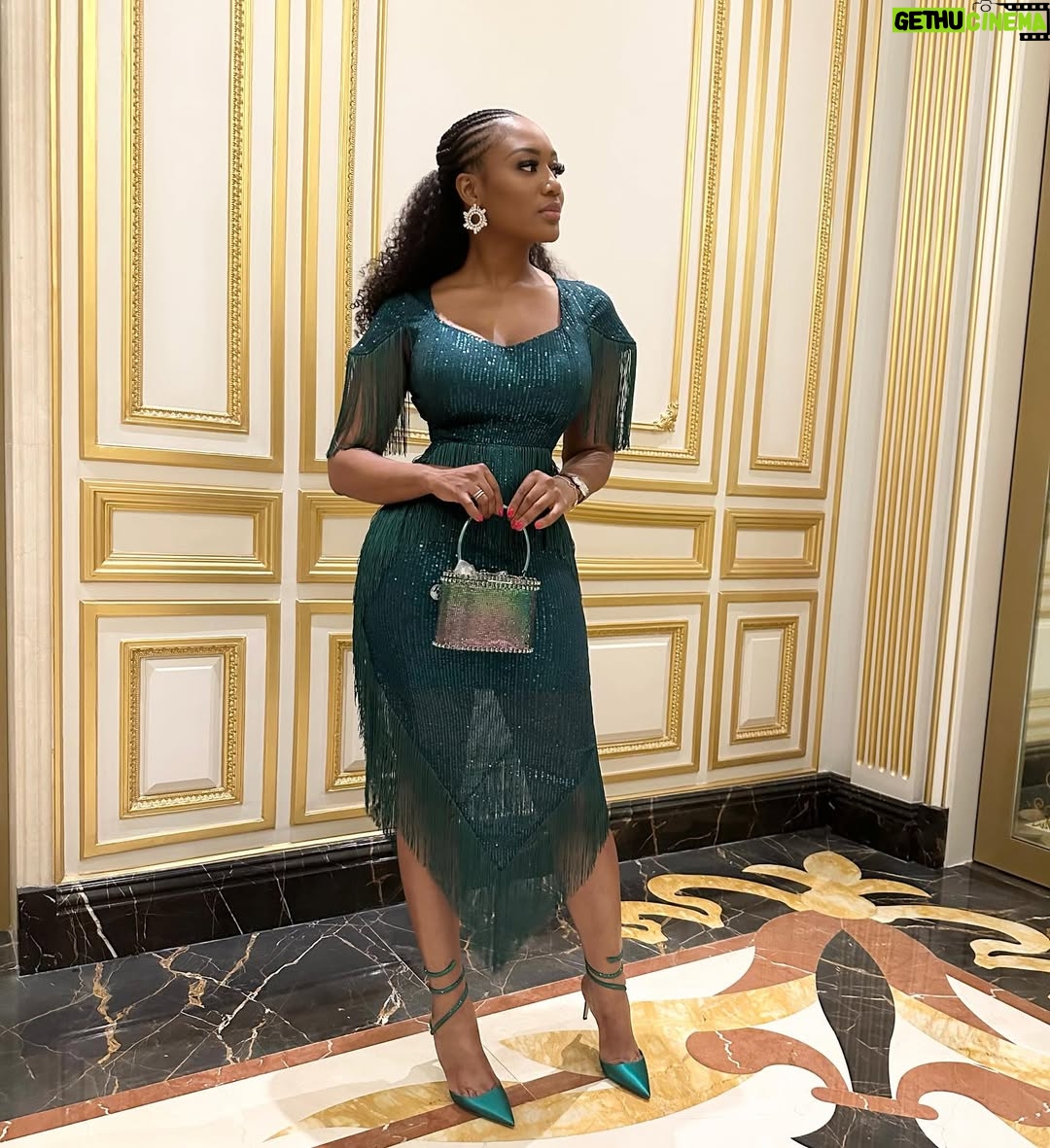 Sandra Ankobiah - 10.3K Likes - Wearing green, ready to be seen!
š @thefashionsteer
Hair @ohmyhair
Braids by @braid_and_beyond