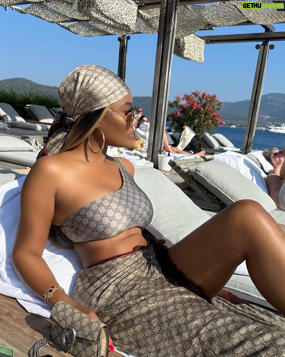 Sandra Ankobiah - 19.9K Likes - Life is gucci baby šāš½
Throwback to Bodrum