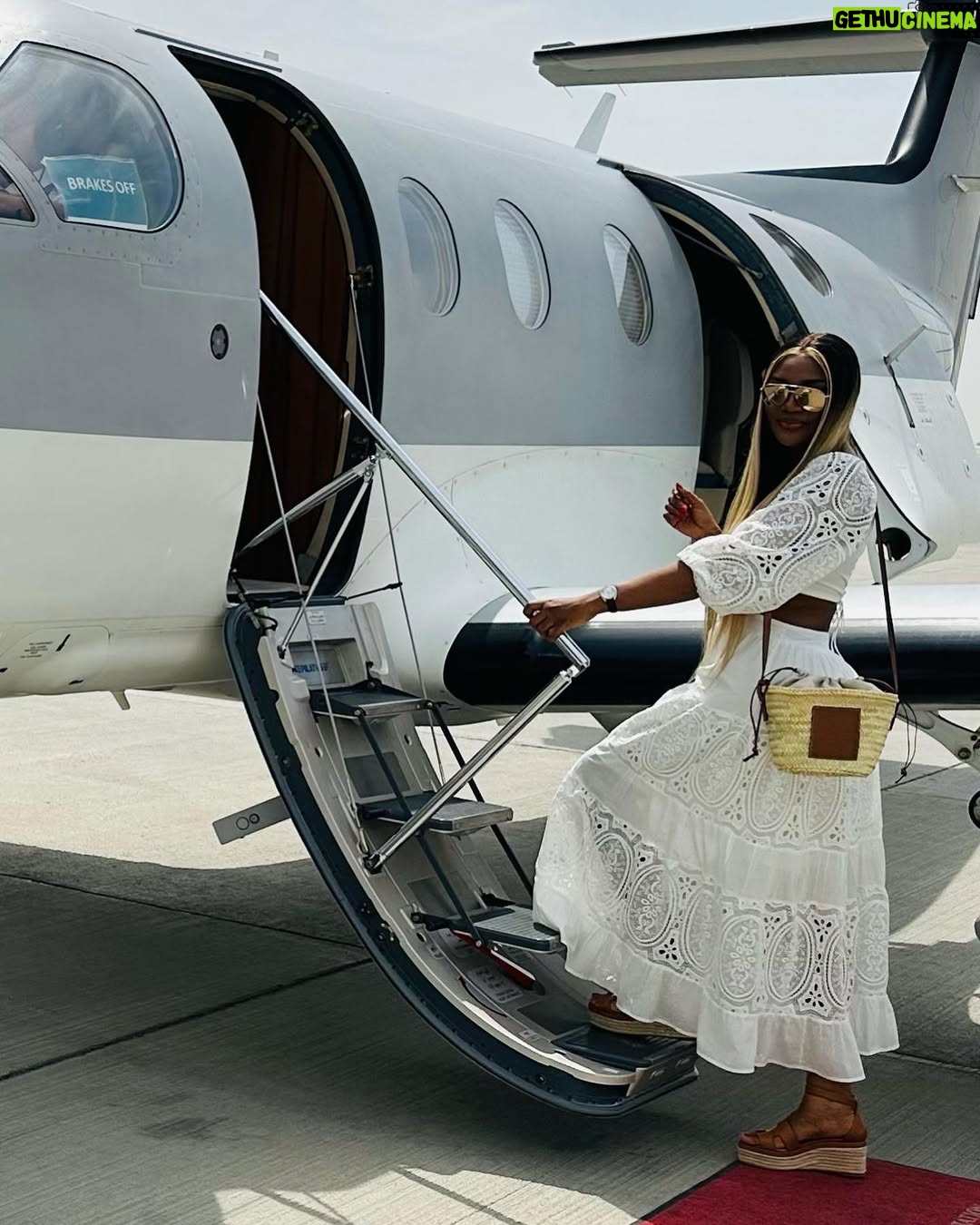 Sandra Ankobiah - 24.3K Likes - 1 ššš another trip around the sun! Thankful for the gift of life and personal growth. Cheers to a new chapter š„ off to somewhere nice to reflect. ššš