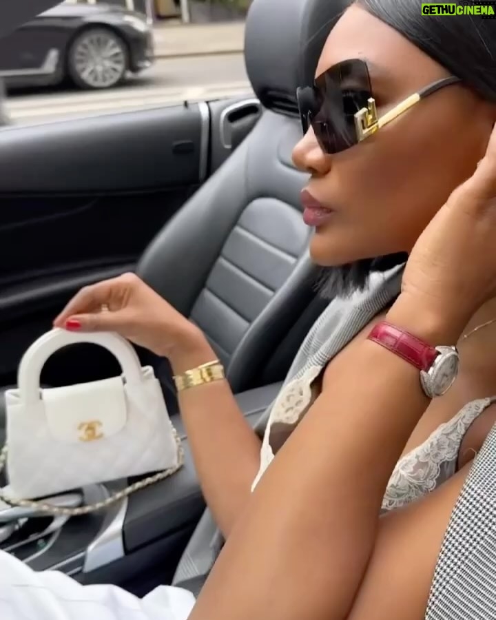 Sandra Ankobiah - 14.5K Likes - Live. Love. London
Cc @tinahjo š¤
@chanelofficial bag sourced by @lena_luxe_