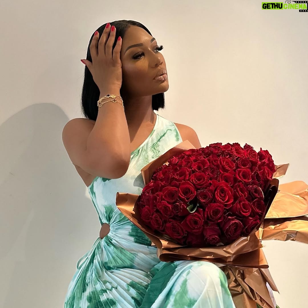 Sandra Ankobiah - 12.7K Likes - Brunch oāclock!
š @rhodatrendz
Hair @oh_my_hairr