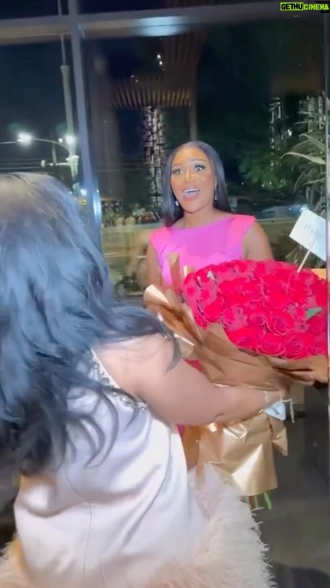 Sandra Ankobiah - 12K Likes - It was a lovely pre birthday surprise dinner!! Thank you @thenanaaba @mamiohmyhair @serwaaamihere šššš I love you guys deep!!
Dress from @addictyourtrendycloset
Hair by @oh_my_hairr