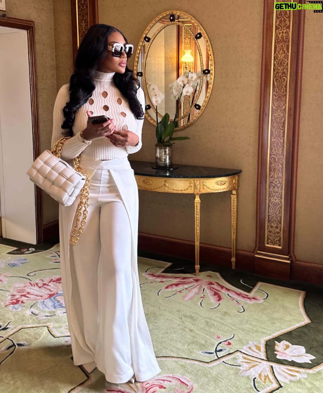 Sandra Ankobiah - 10.6K Likes - Nothing says divine like white. š¤ š¤š¤
Hair @beauty_by_clar