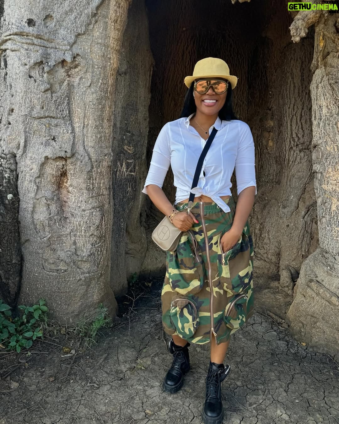 Sandra Ankobiah - 9.9K Likes - When I met the King of the jungle (and the other habitants)!
