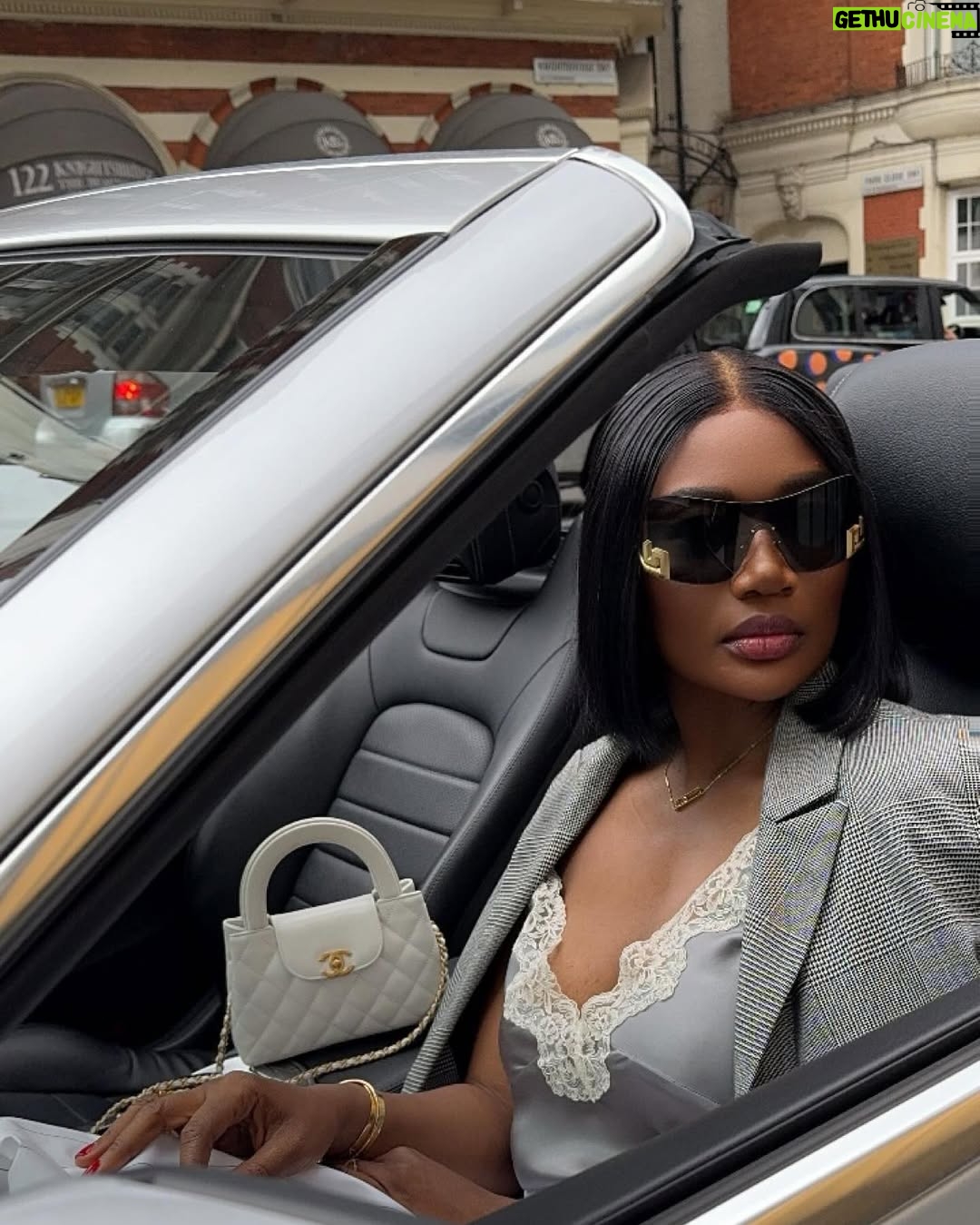 Sandra Ankobiah - 14.5K Likes - Live. Love. London
Cc @tinahjo š¤
@chanelofficial bag sourced by @lena_luxe_