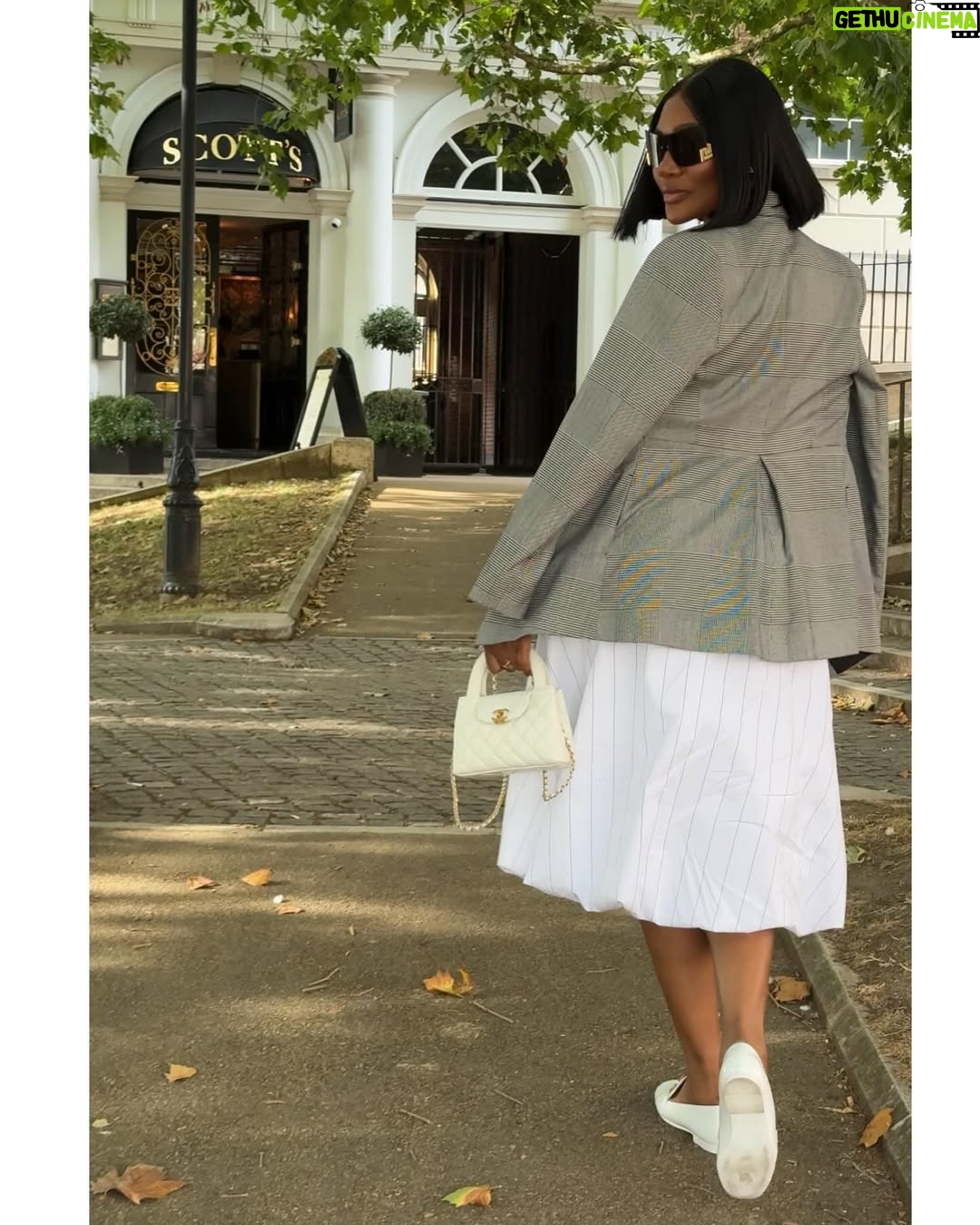 Sandra Ankobiah - 14.5K Likes - Live. Love. London
Cc @tinahjo š¤
@chanelofficial bag sourced by @lena_luxe_