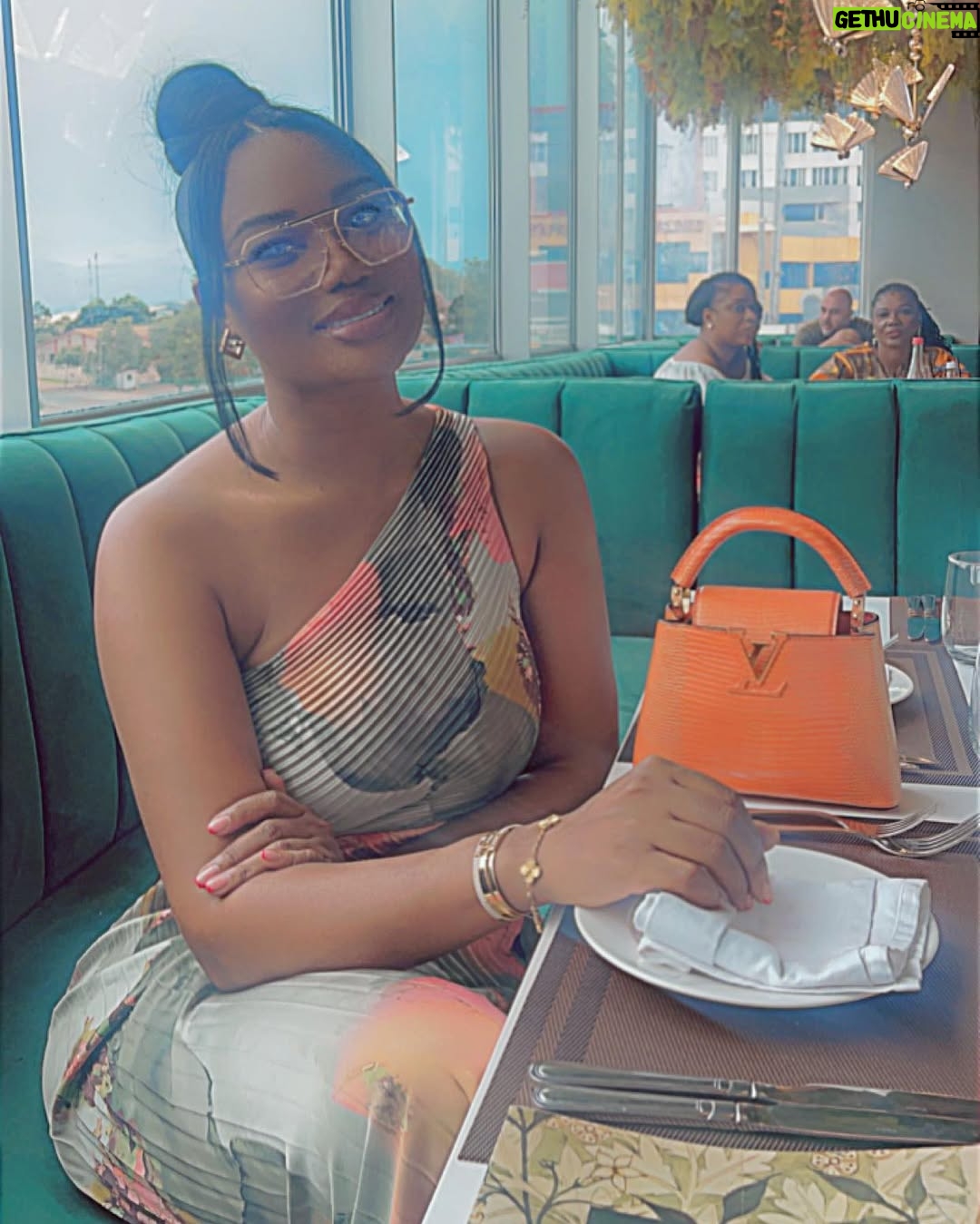 Sandra Ankobiah - 14.2K Likes - Sunday, brunch day š
Hair by @oh_my_hairr
