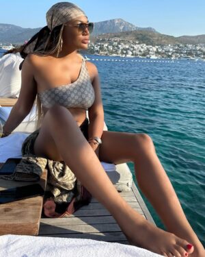 Sandra Ankobiah Instagram - Life is gucci baby 😃✌🏽

Throwback to Bodrum