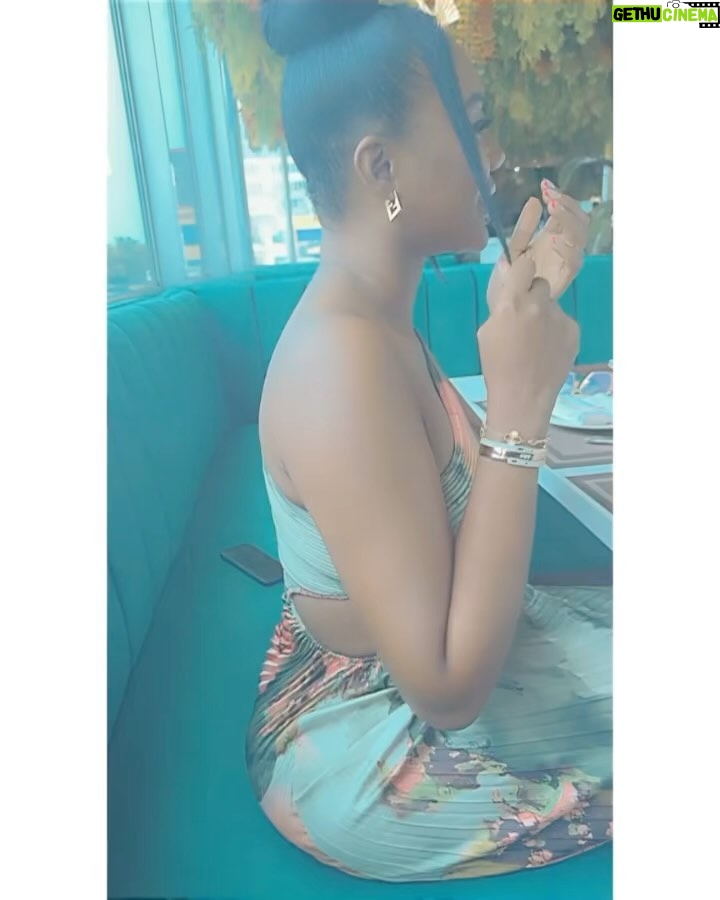 Sandra Ankobiah - 14.2K Likes - Sunday, brunch day š
Hair by @oh_my_hairr