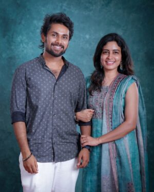 Sangeetha sai Instagram - Behind every picture there will be a story. Ours is full of love, little adventures, silly fights and a whole we are growing together. This is us, just being real and being us😍❤️🫂.

Ipo laa enga ponaalum indha maari couple photos edukaradhuku mattum marakkaradhae kedaiyaadhu..🥰🙈🧿 Namma life la vara vendiyavanga vandhaa ellaamae maarum nu summaavaa sonnaanga..😅🤦🏻😜 @sangeethasai_offl ☺️❤️

Event Camera Team 📸 :- @the_wedding_shotz_

#picoftheday #instapost #couplephotos #eventtime #outfitoftheday #feelingblessed #aravinthseiju #sangeetha #positivevibesonly