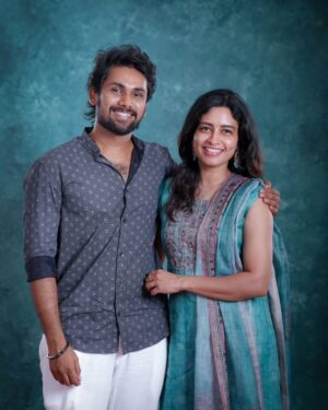Sangeetha sai Instagram - Behind every picture there will be a story. Ours is full of love, little adventures, silly fights and a whole we are growing together. This is us, just being real and being us😍❤️🫂.

Ipo laa enga ponaalum indha maari couple photos edukaradhuku mattum marakkaradhae kedaiyaadhu..🥰🙈🧿 Namma life la vara vendiyavanga vandhaa ellaamae maarum nu summaavaa sonnaanga..😅🤦🏻😜 @sangeethasai_offl ☺️❤️

Event Camera Team 📸 :- @the_wedding_shotz_

#picoftheday #instapost #couplephotos #eventtime #outfitoftheday #feelingblessed #aravinthseiju #sangeetha #positivevibesonly