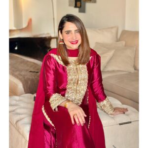 Saniya Shamshad Instagram - Arre bhaisahab, laal to kuch zyada hi ho gaya na! 😬🤭

#eid2025
