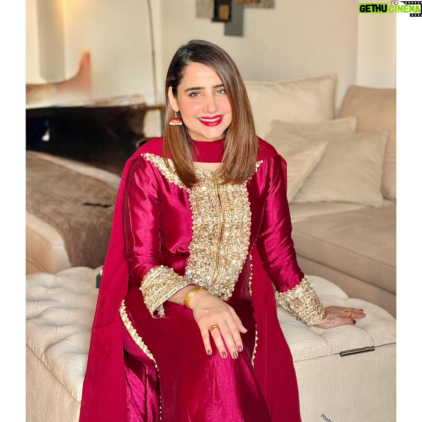 Saniya Shamshad - 10.2K Likes - Arre bhaisahab, laal to kuch zyada hi ho gaya na! 😬🤭
#eid2025