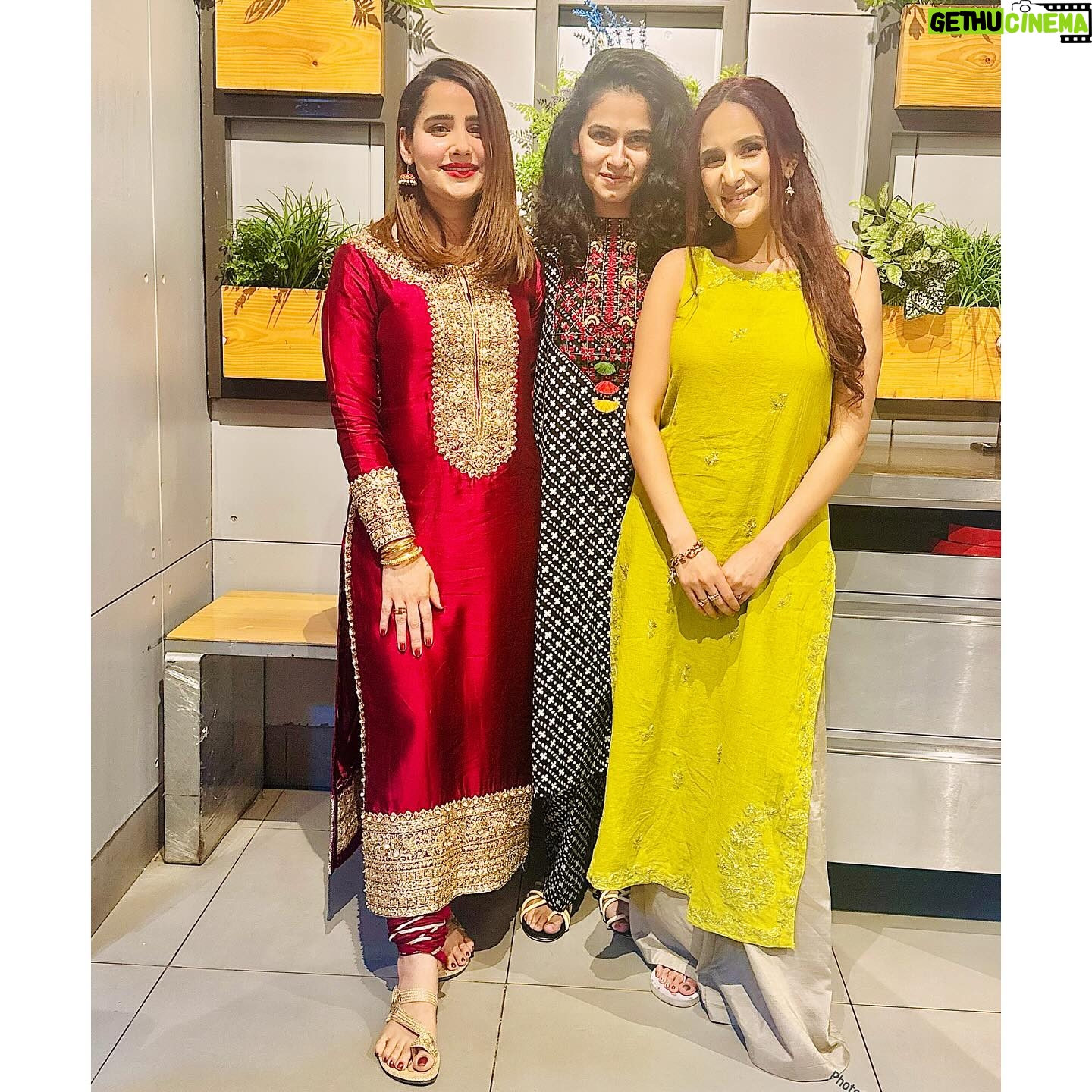 Saniya Shamshad - 10.2K Likes - Arre bhaisahab, laal to kuch zyada hi ho gaya na! 😬🤭
#eid2025