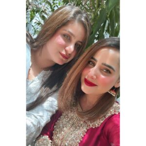 Saniya Shamshad Instagram - Arre bhaisahab, laal to kuch zyada hi ho gaya na! 😬🤭

#eid2025